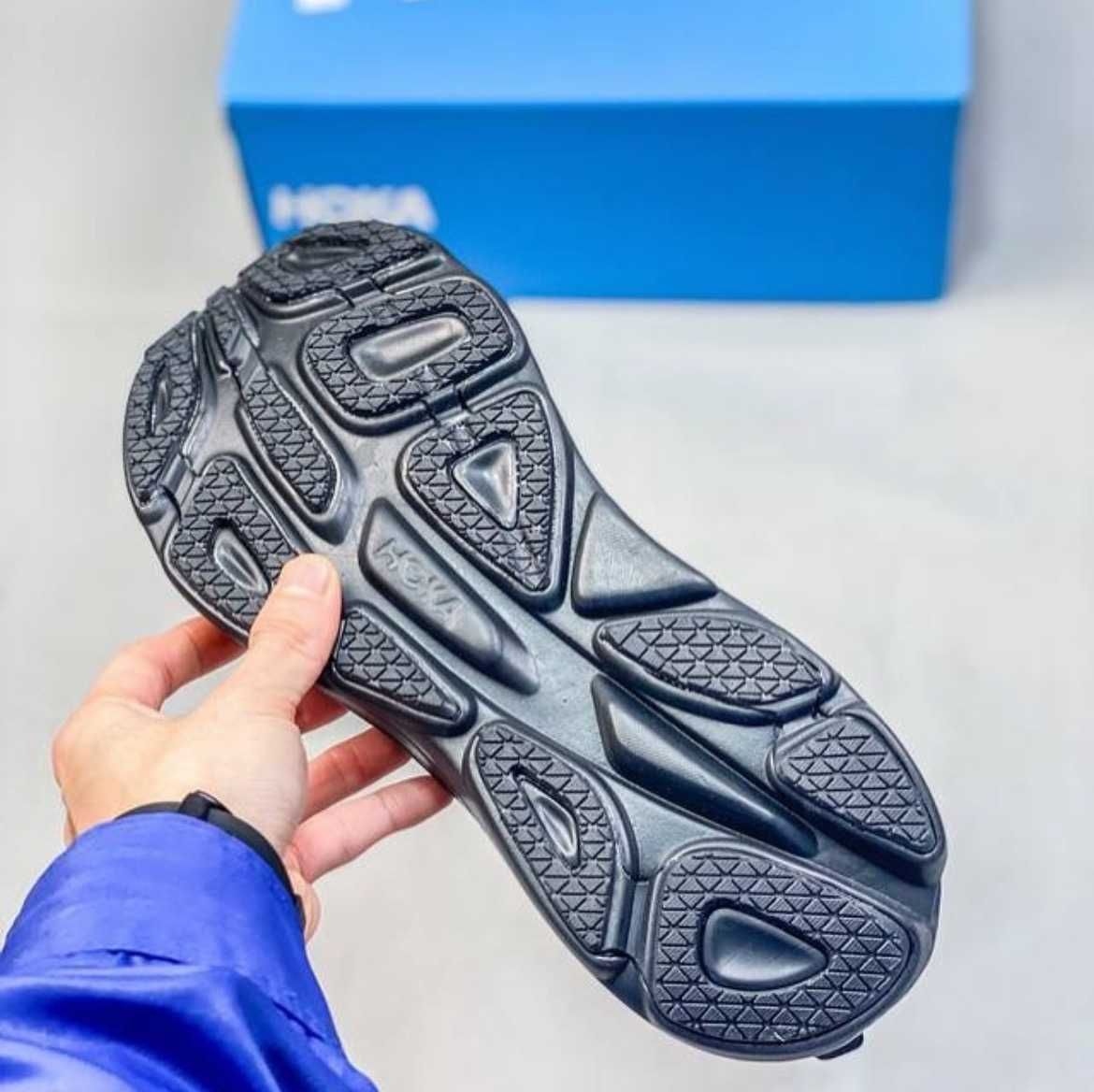 Нови мъжки маратонки Hoka ONE ONE Bondi 8 black размери 42,43,44