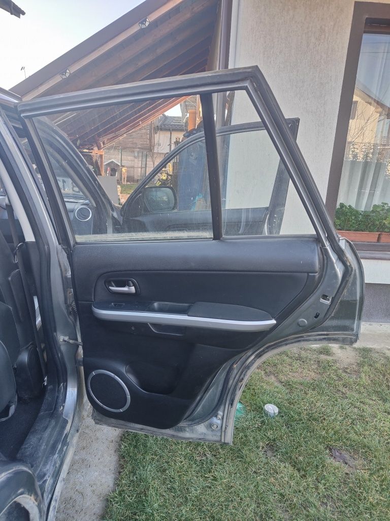 Vând dezmembrez Suzuki Grand Vitara 19 diesel 2007