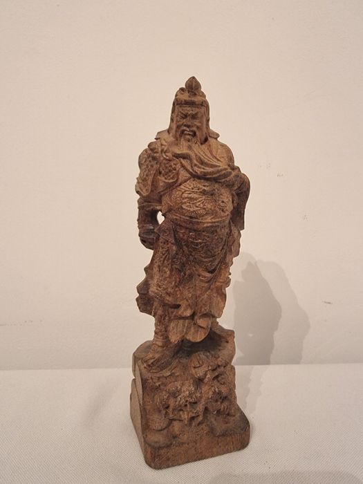 Statuetă asiatică sculptura in lemn Guan Yu