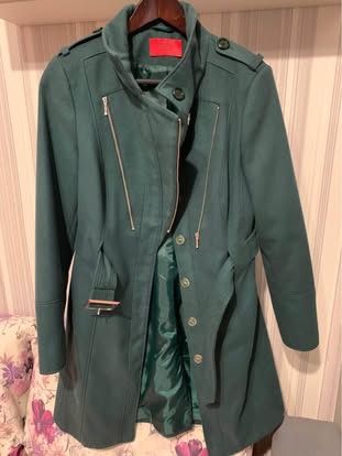 Елегантно дамско палто