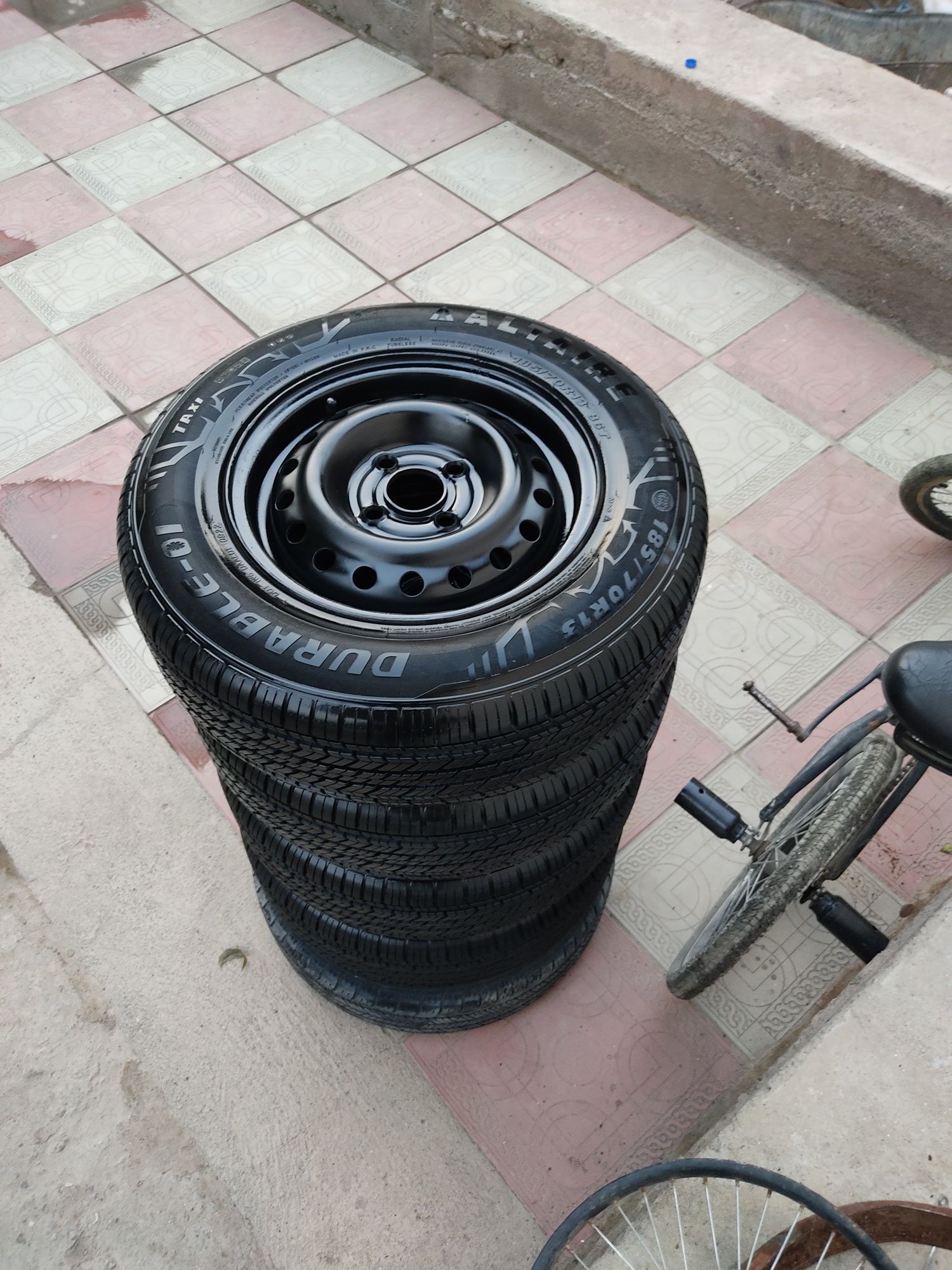 185/70R13 diska balon sotiladi