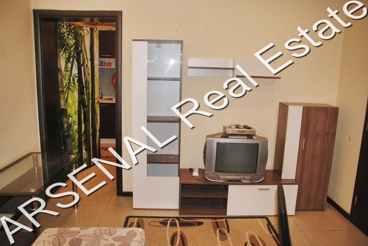Дава се под наем Етаж от къща в София, Център - 106 кв.м за 600 € - Снимка #1