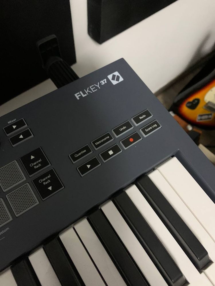 Миди клавиатура novation Flkey 37