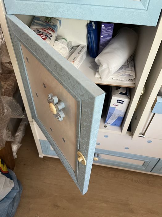 Детска кошара с люлеещ механизъм