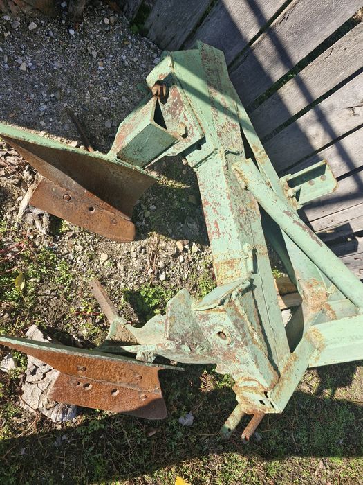 Plug Tractor de vânzare