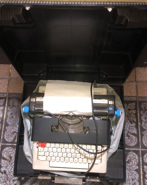 Masina de scris electrica Olivetti Lettera 36