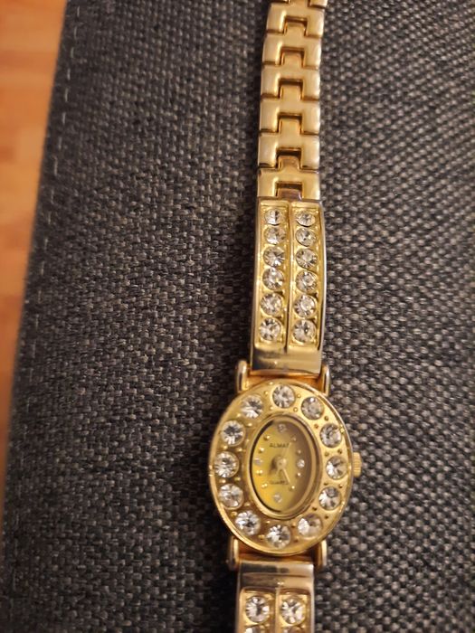 Ceas dama cu pietricele