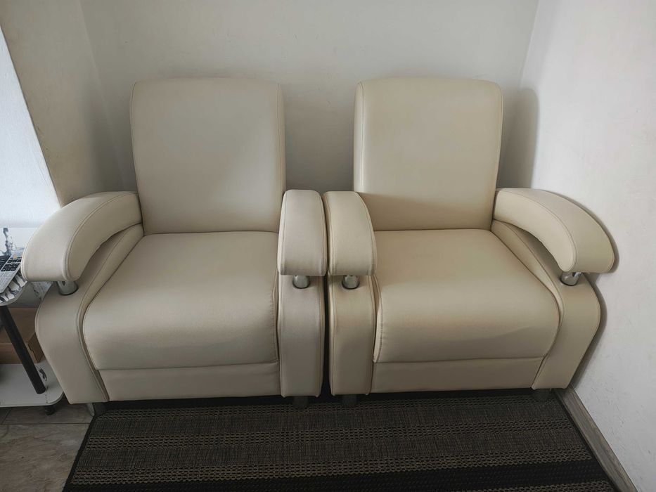 Fotolii piele crem deosebite 600 RON/buc