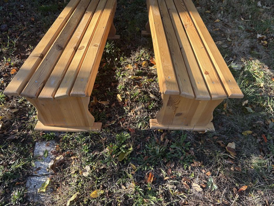 Две дървени пейки 150 см – масивно дърво, отлично състояние