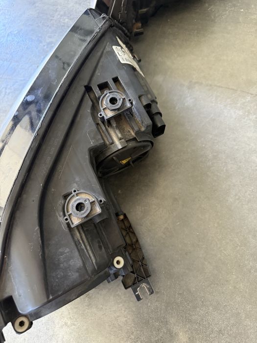 Far Xenon Dreapta ,Stânga  VW Sharan 7N  7N1941033B