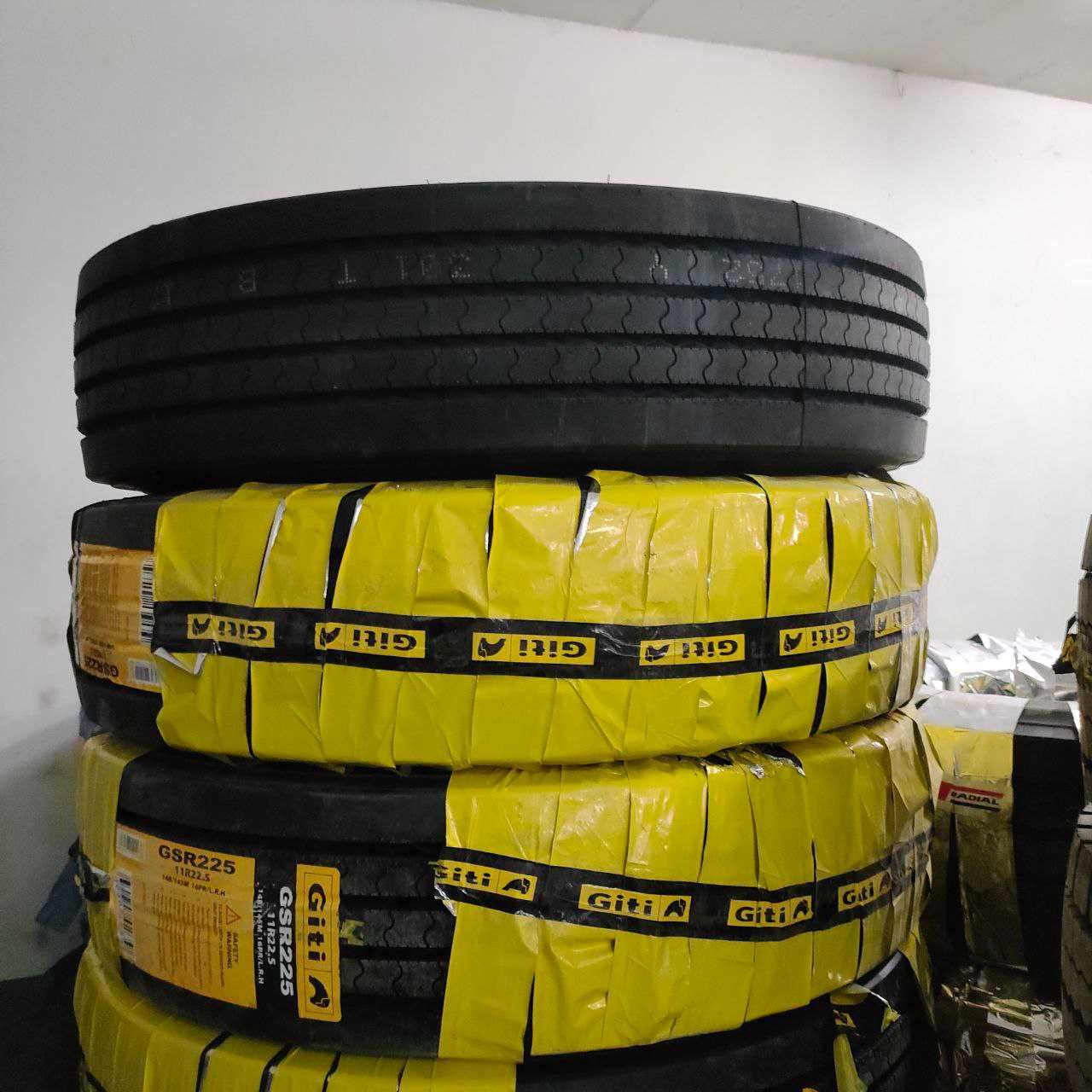 Фураларга 315/70R22.5 размер олдига ва орқа тигачга балонлар бор