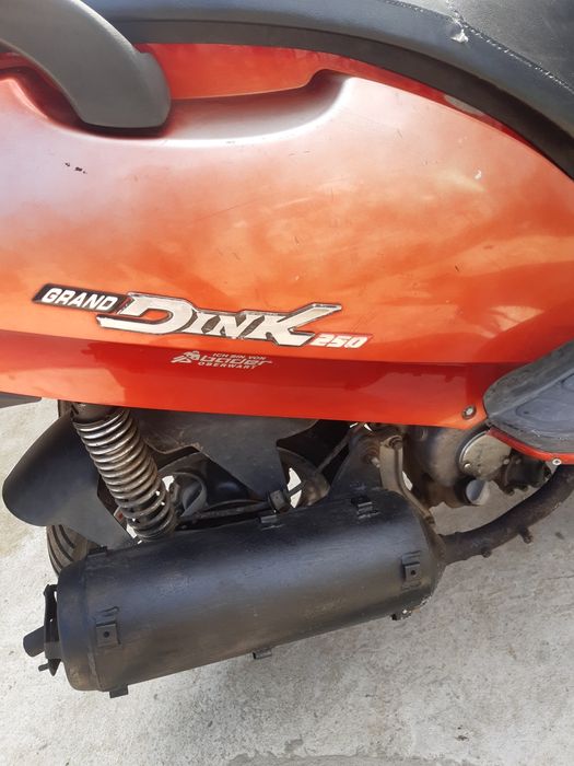 Boxa și scuter kymco