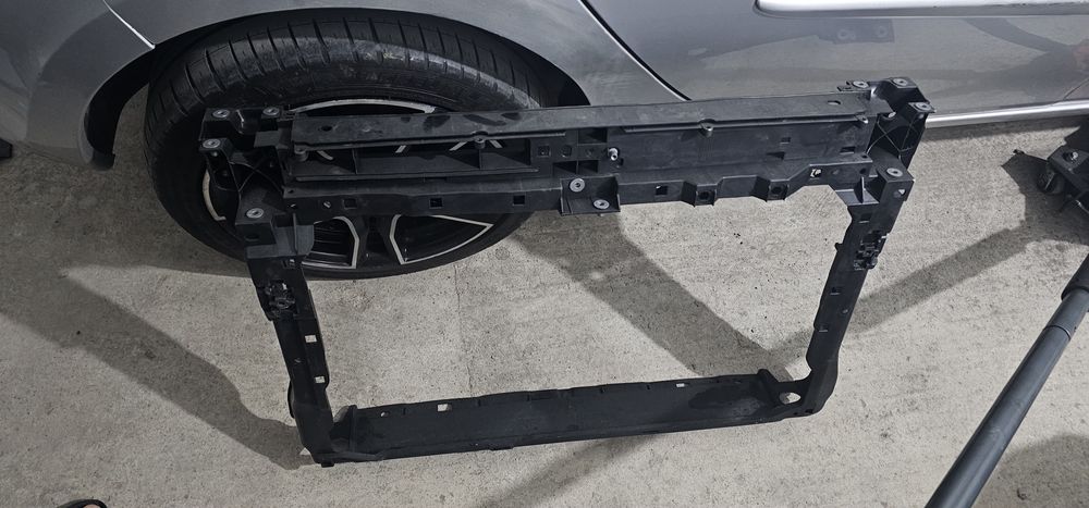 Продавам чисто нова маска за шкода октавия 4