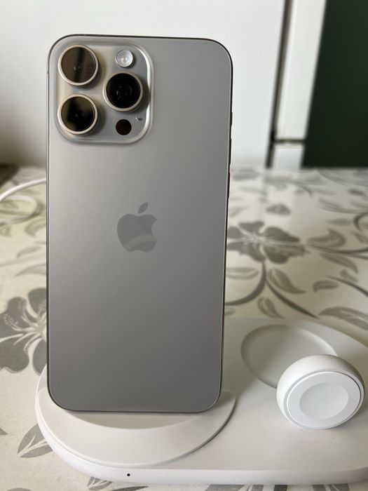 Iphone 15 Pro Max. E-sim