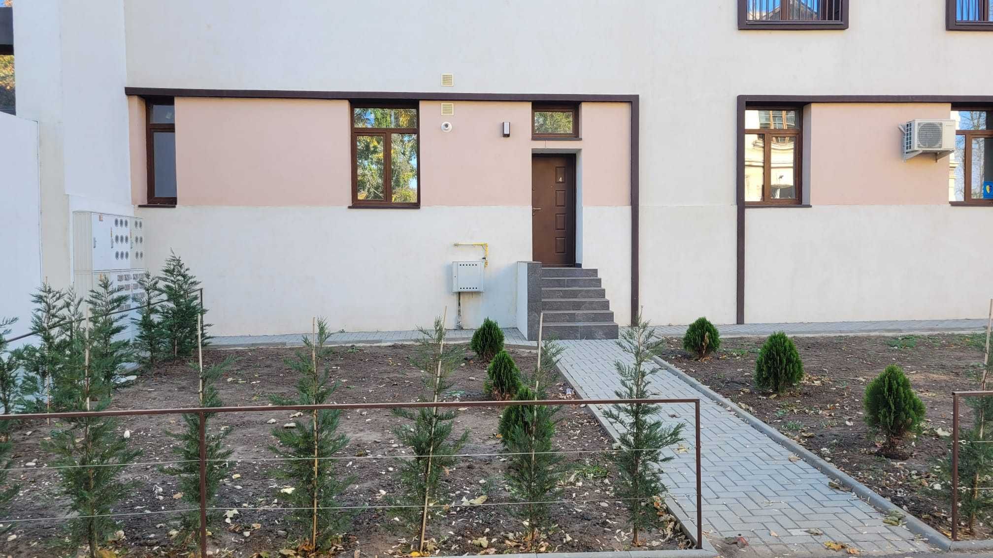 Vand apartament parter cu gradina