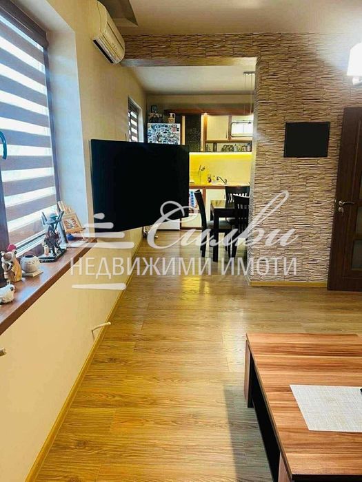 Двуетажна ТУХЛЕНА къща - кв.Военно училище