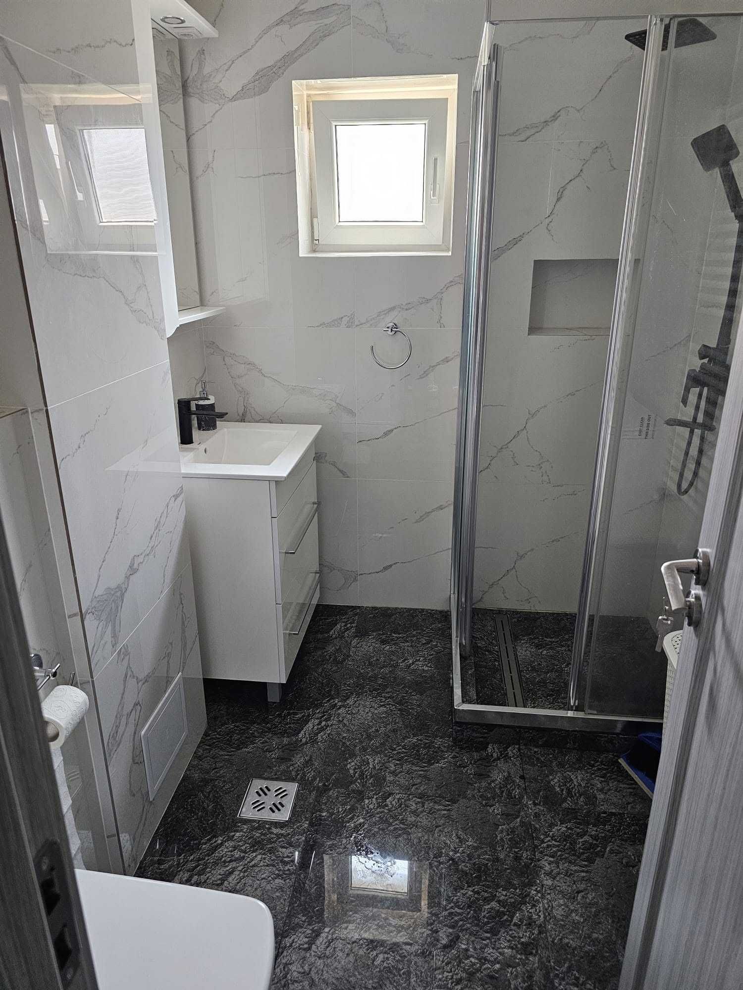 Închiriez apartament în Chișineu Criș
