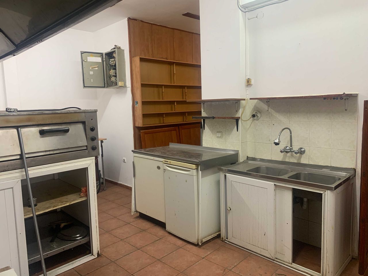 Дава се под наем Заведение в Карлово - 160 кв.м за 357 € - Снимка #8