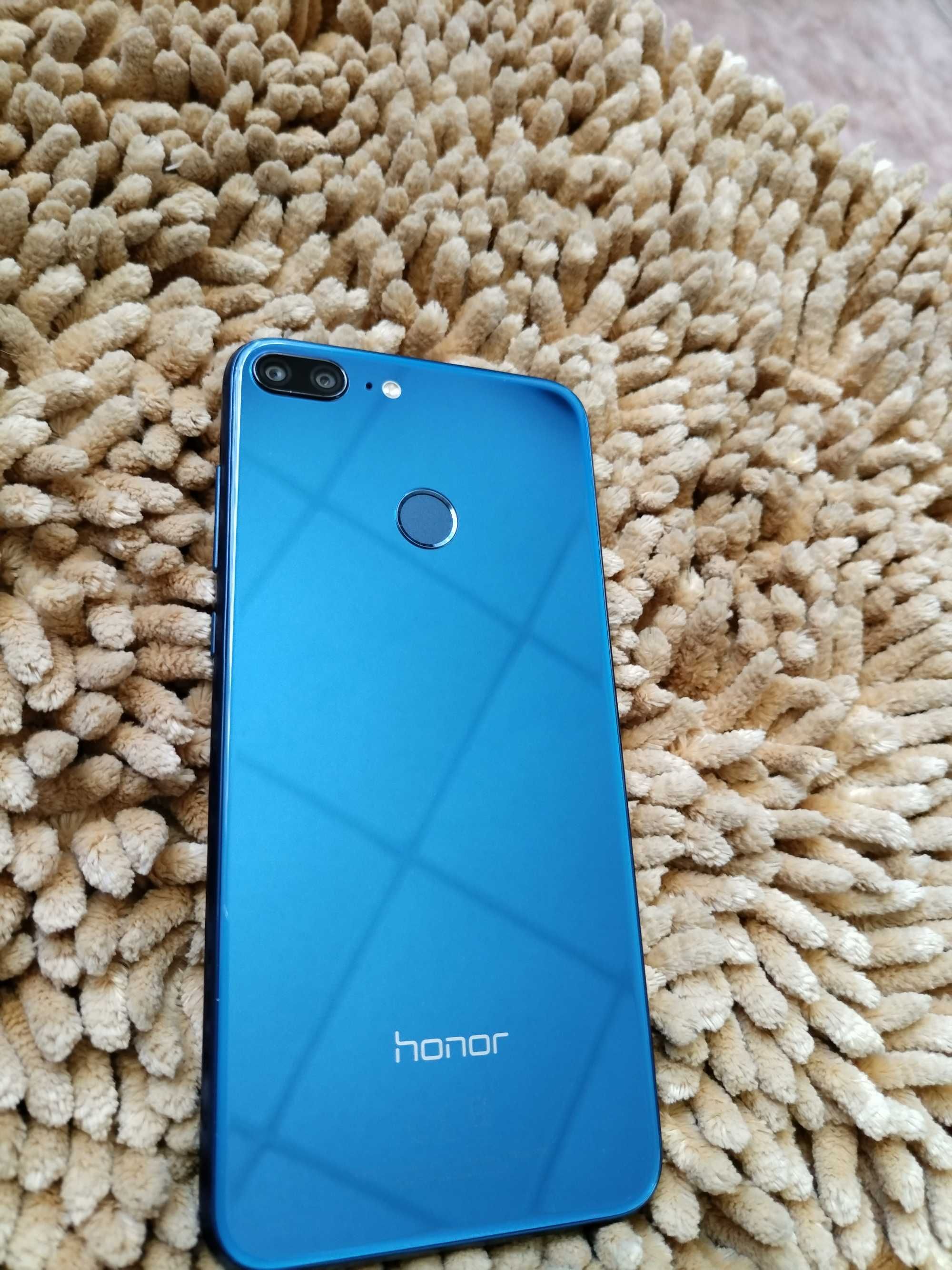 Honor смартфон продам.