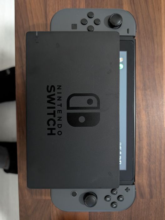 Nintendo Switch 1 + Super Mario Odyssey