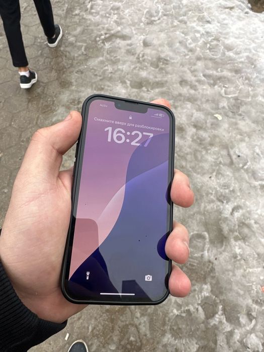 IPhone 13 почти новый