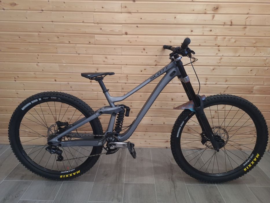 Downhill велосипед Scott Gambler