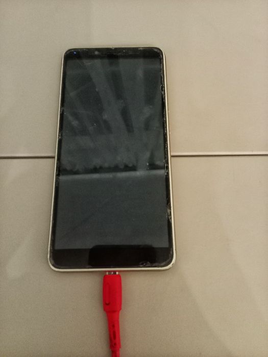 Продам телефон xiaomi редми 6 на запчасти