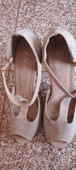 Sandale damă din piele.