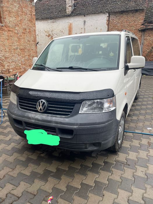 Vand wv t5 8+1 sau schimb cu nissan navara d40