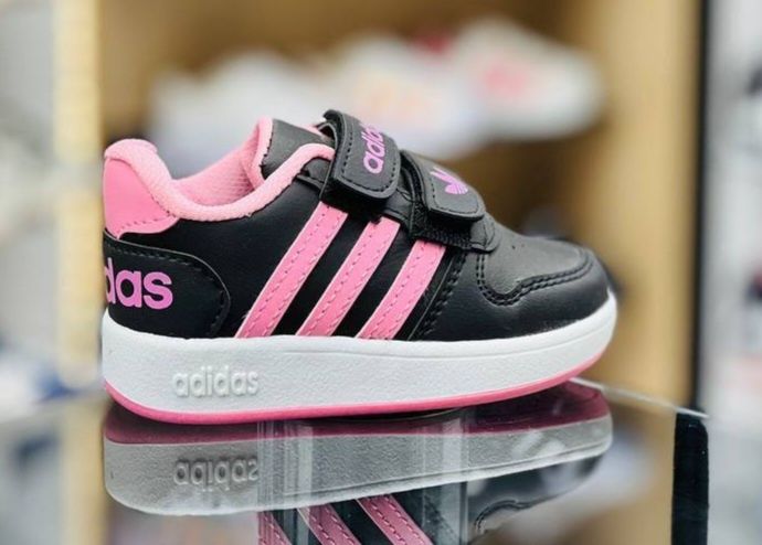 Adidasi fetite și baieti