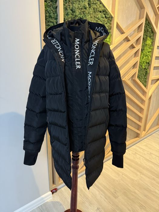 Geaca Moncler cu mansete la maini