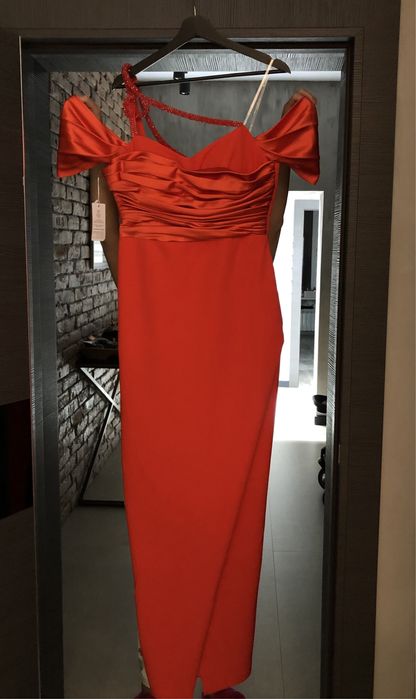 Шикарное платье 46-48р. 80000т