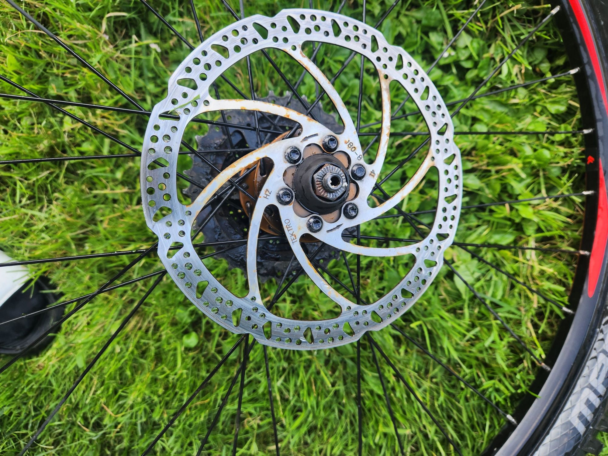Vând roti de bicicleta