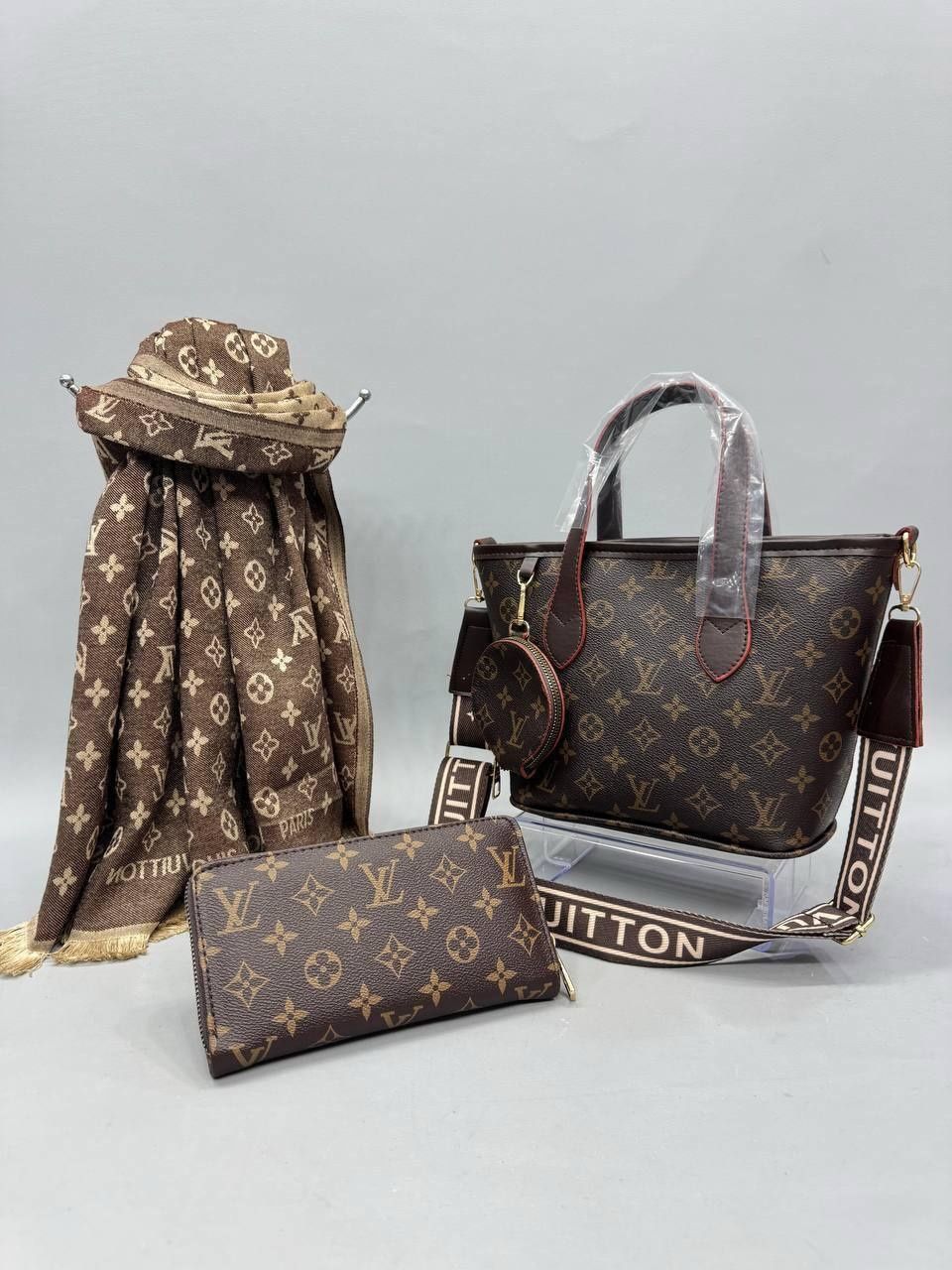 LOUIS VUITTON  - дамски чанти