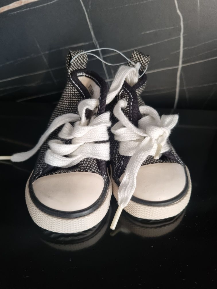Бебешки обувки нови