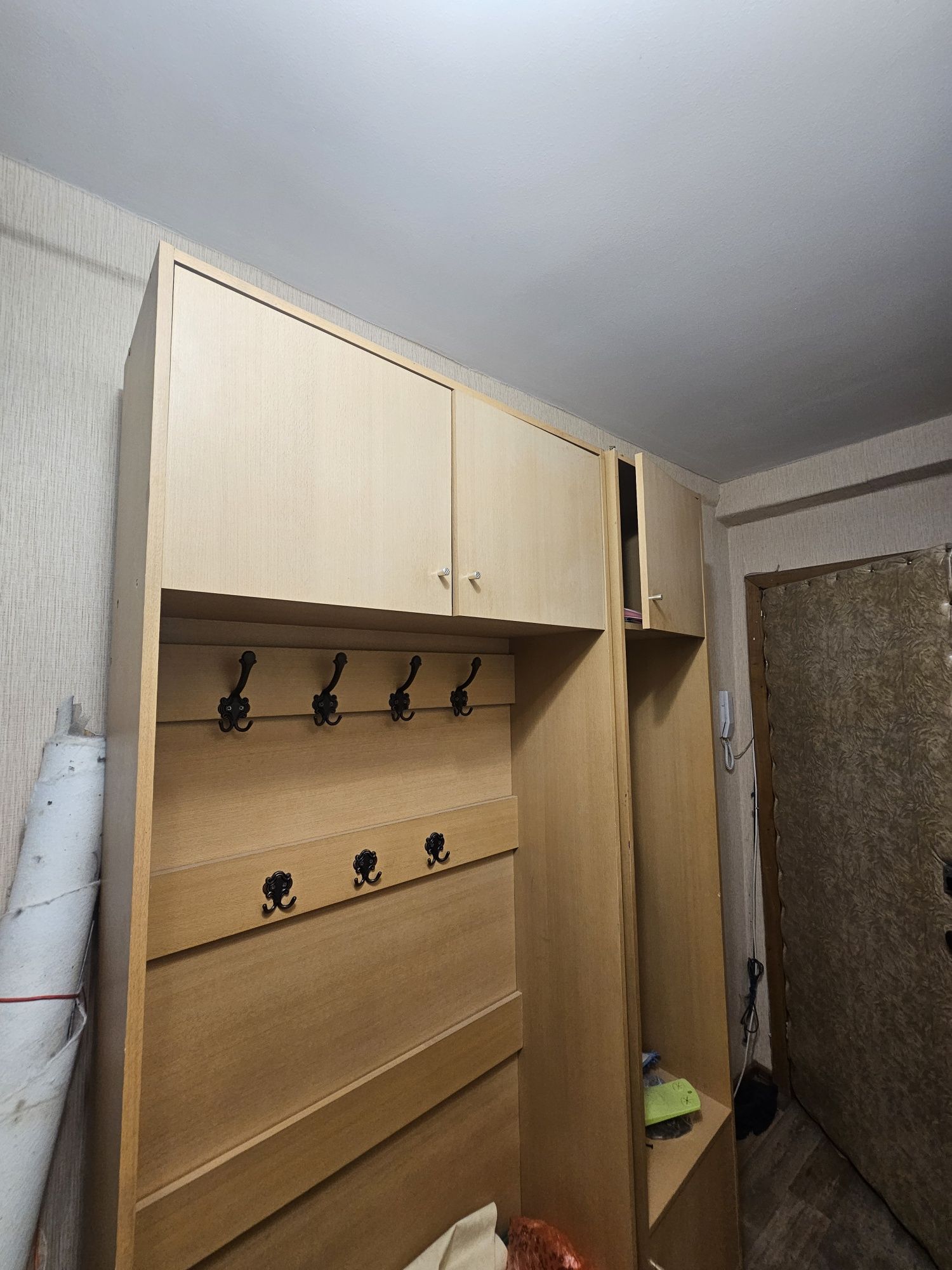Продам шкаф в прихожую