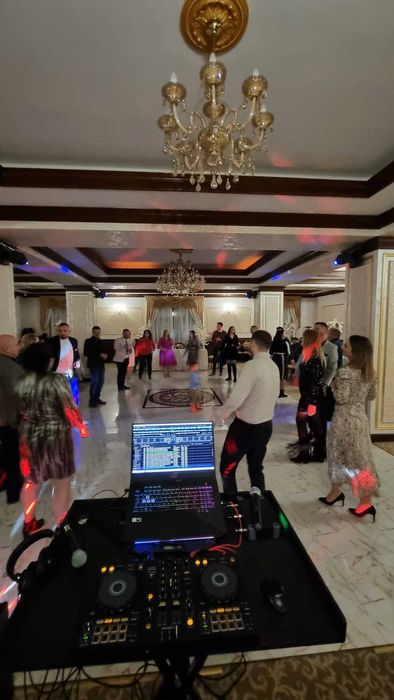 DJ si solist/Foto/Nunti/Cumetrii/zile de nastere si petreceri private