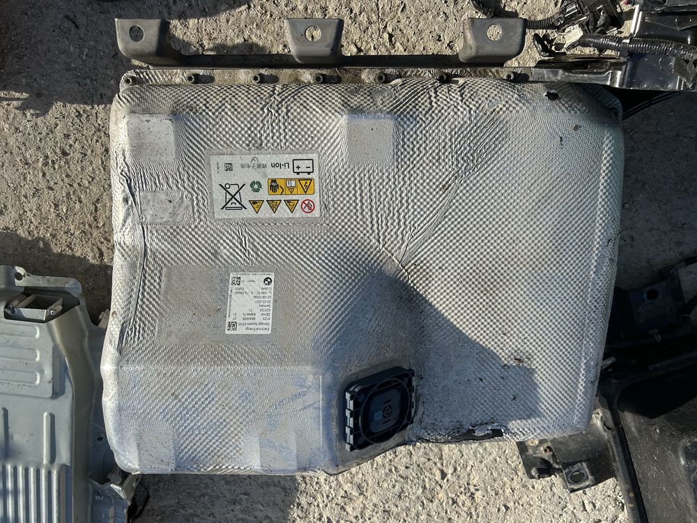Продавам хибридна батерия за BMW