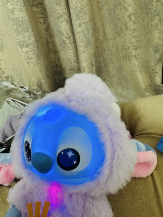 Labubu Stitch canta si lumineaza Miniso Disney