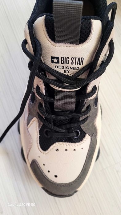 Дамски спортни обувки