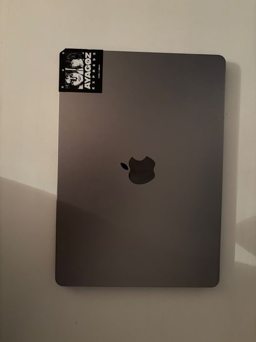 MacBook Air 13.6” (M2, 2022) – 8GB / 256GB – Model A2681