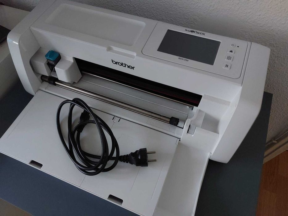 Scanner cu decupare / Plotter de tăiere Brother ScanNCut DX SDX1250
