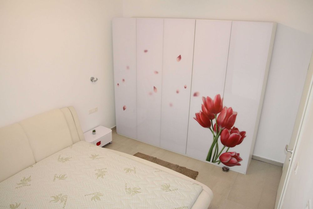 Inchiriez apartament cu 2 camere cu curte proprie