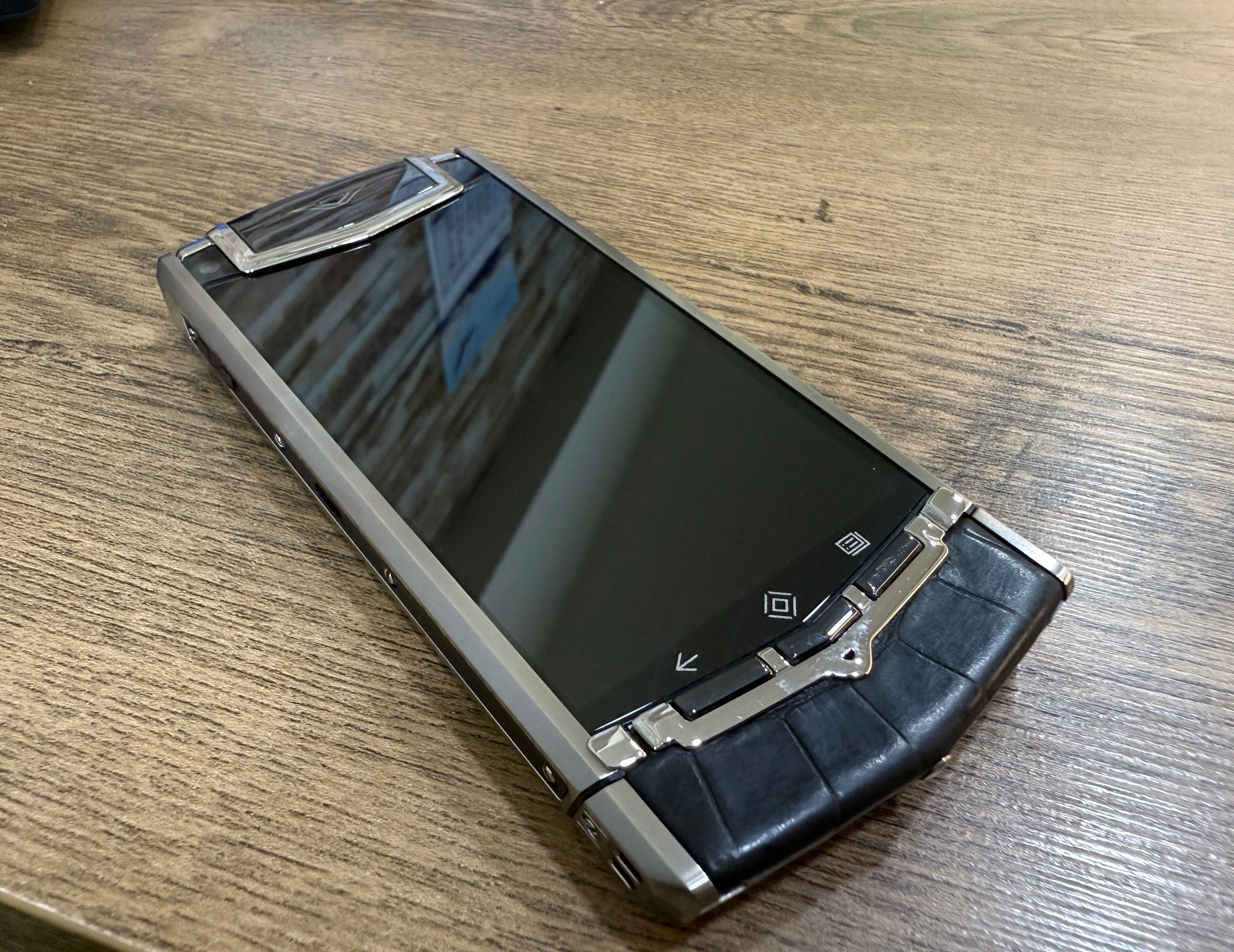 Vertu Ti Black Alligator Luxury Phone