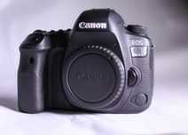Canon EOS 6D Mark II – 50.000 declanșări + Geantă cameră foto