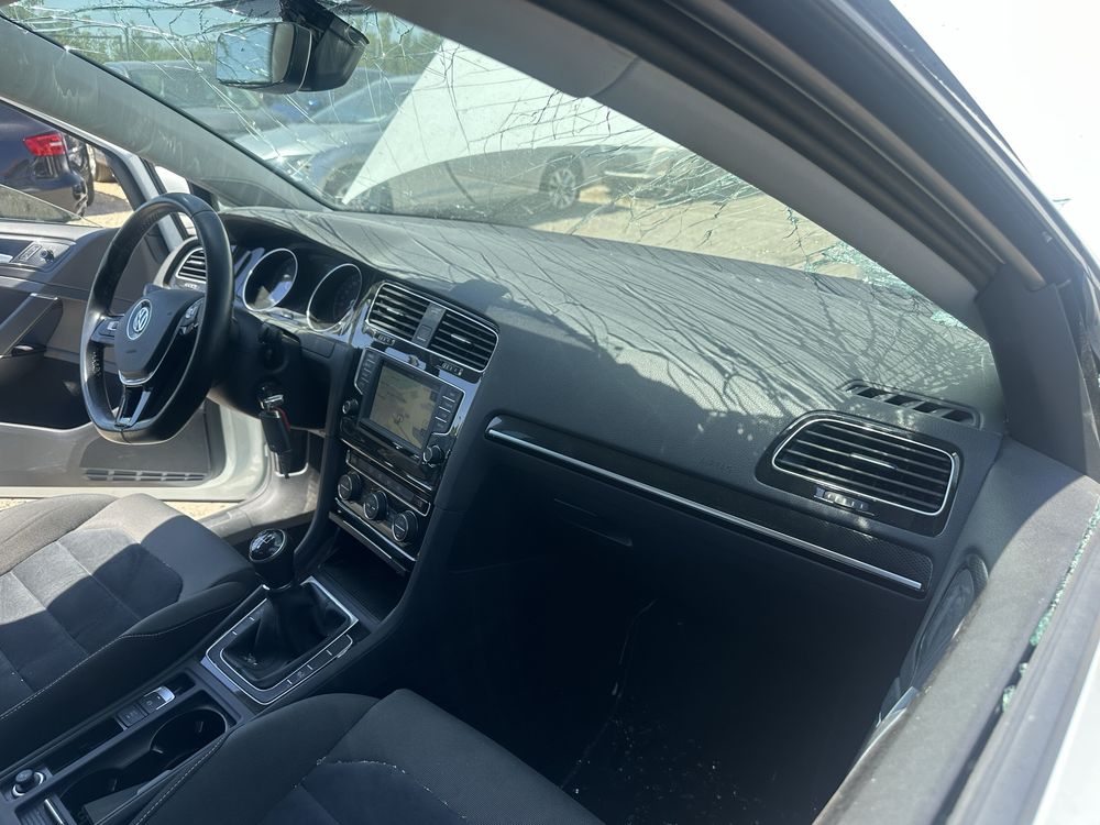 Централна лайсна със въздуховоди за VW Golf 7