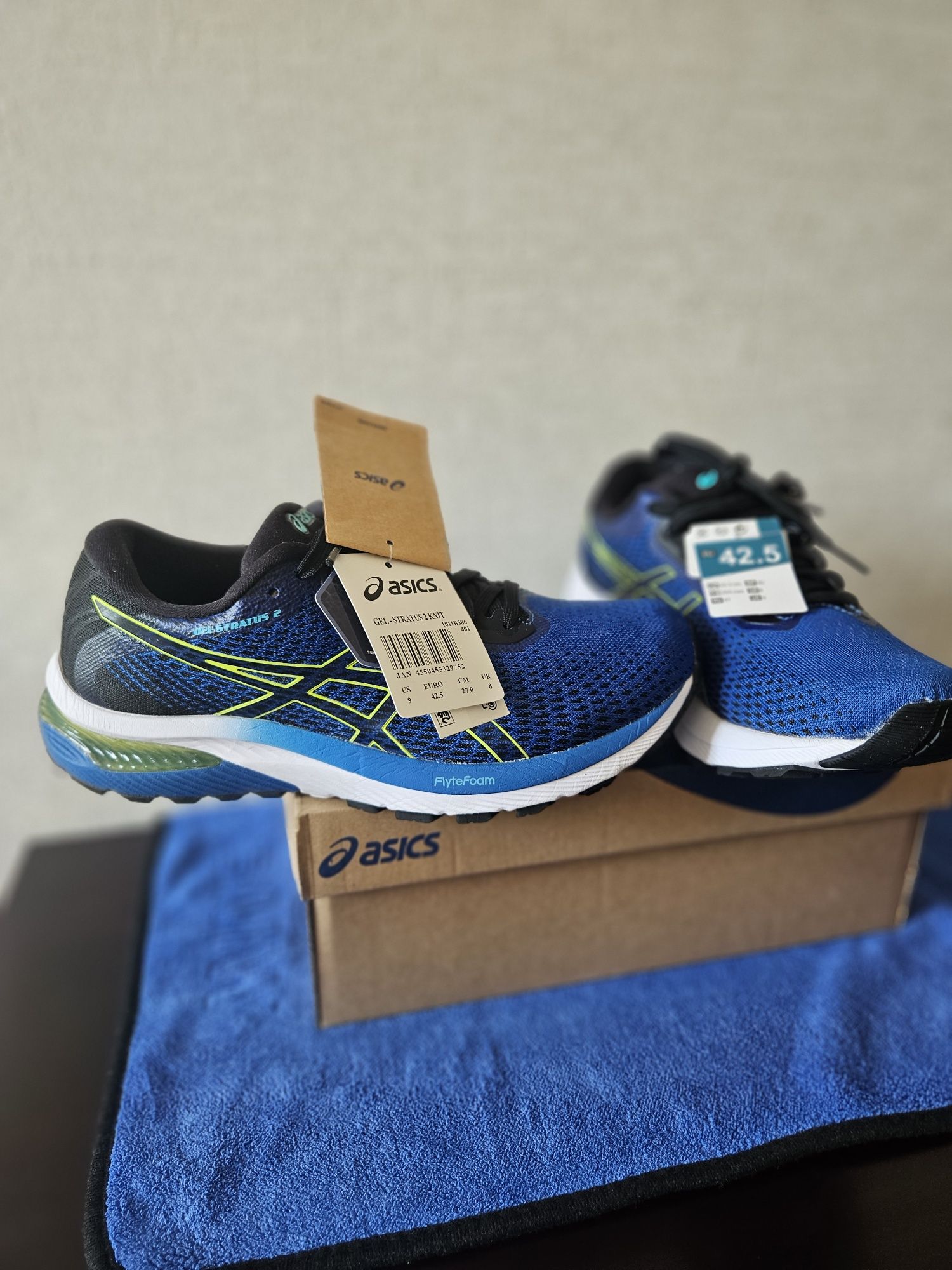 Продаются мужские оригинальные кроссовки фирмы Asics