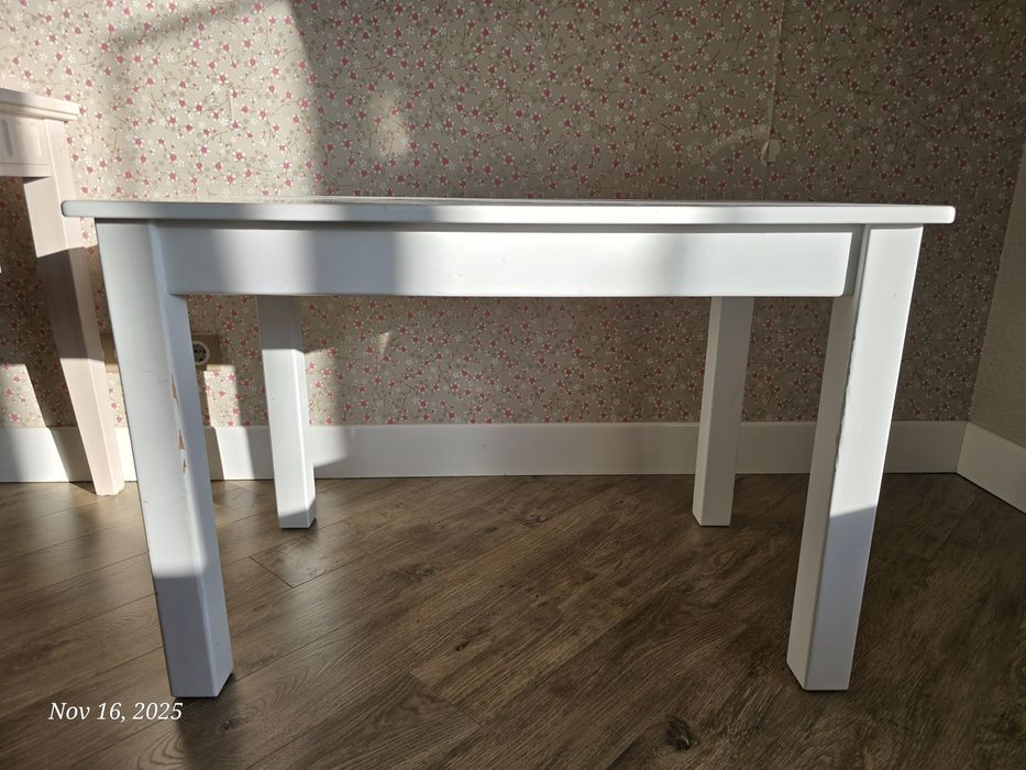 Детская парта со стульчиками