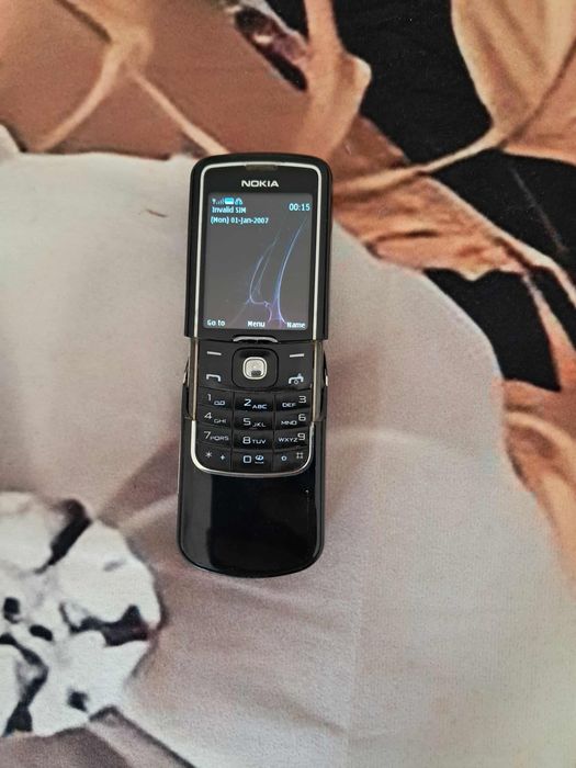 Vand schimb Nokia 8600 luna