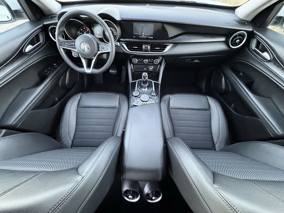 Alfa Romeo Stelvio 2.2D Q4 / FULL / Koja / Distronic / 4X4
